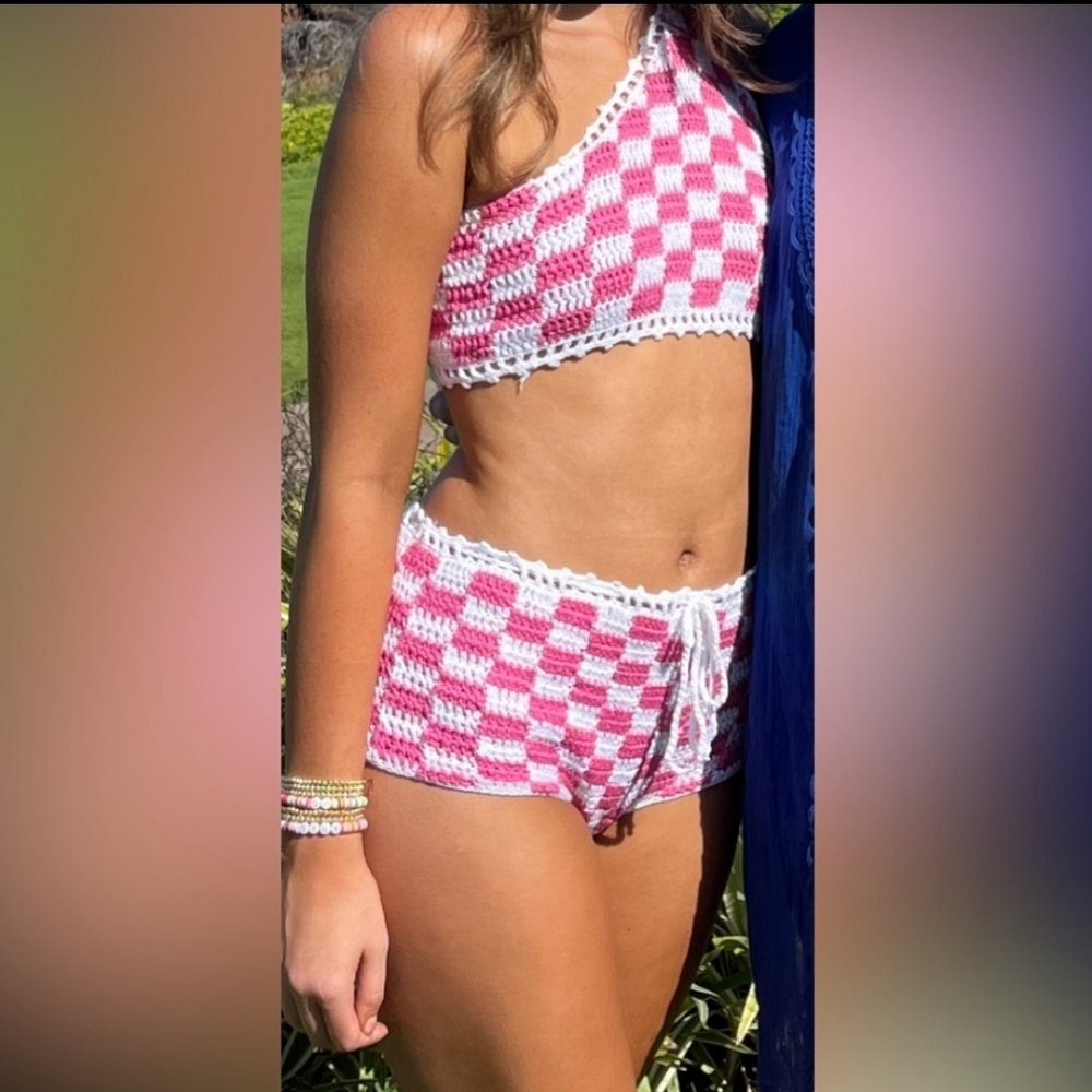 Frankie's bikinis pink crochet set